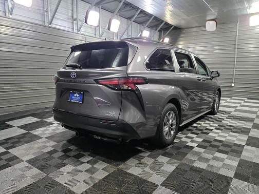 2021 Toyota Sienna XLE 7 Passenger