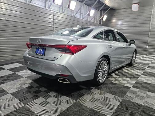 Silver Metallic 2019 Toyota Avalon Limited