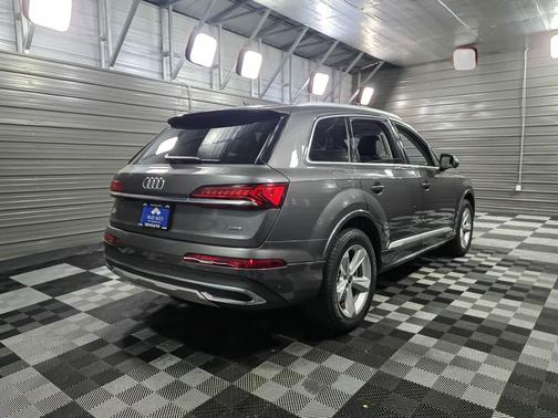 2024 Audi Q7 45 Premium Plus