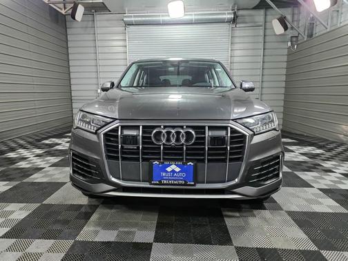 2024 Audi Q7 45 Premium Plus