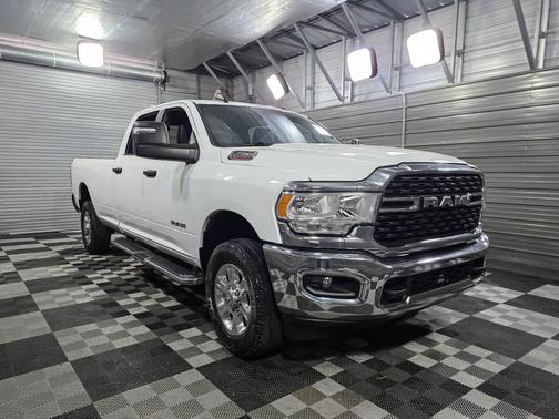 Bright White Clearcoat 2023 RAM 2500 Big Horn 4WD Crew Cab 6-Pass 6.4L V8 Hemi Pickup Truck w/Level 1 Equipment Pkg