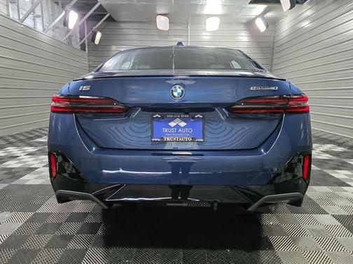 Phytonic Blue Metallic 2026 BMW i5 eDrive40 Electric Premium Sedan w/Driving Assistance Pro/Premium/M Sport Pckgs