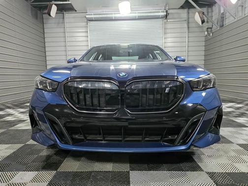 Phytonic Blue Metallic 2026 BMW i5 eDrive40 Electric Premium Sedan w/Driving Assistance Pro/Premium/M Sport Pckgs