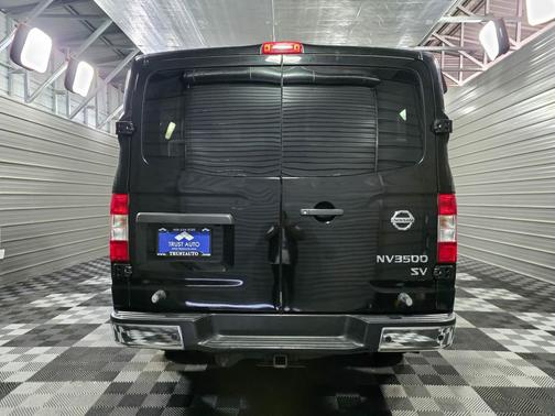 2017 Nissan NV Passenger NV3500 HD SV Minivan/Van w/Technology Pkg