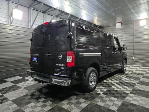 2017 Nissan NV Passenger NV3500 HD SV Minivan/Van w/Technology Pkg