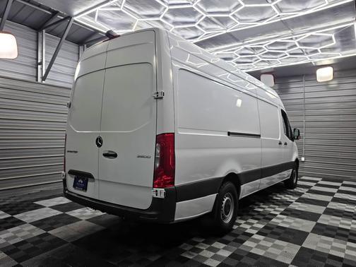 Arctic White 2022 Mercedes-Benz Sprinter 2500 High Roof