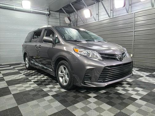2020 Toyota Sienna LE