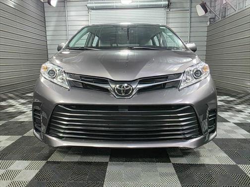 2020 Toyota Sienna LE