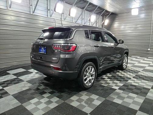 2023 Jeep Compass Latitude Lux