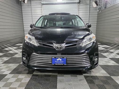 2018 Toyota Sienna XLE Premium