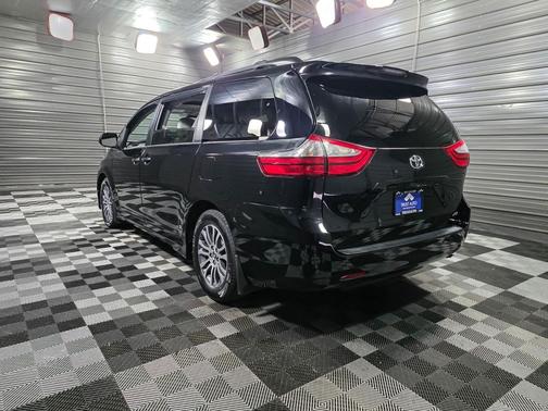 2018 Toyota Sienna XLE Premium