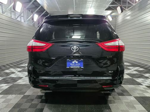 2018 Toyota Sienna XLE Premium