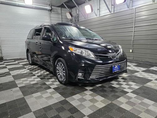2018 Toyota Sienna XLE Premium