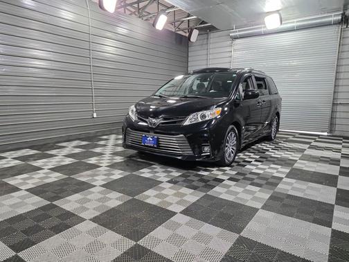 2018 Toyota Sienna XLE Premium