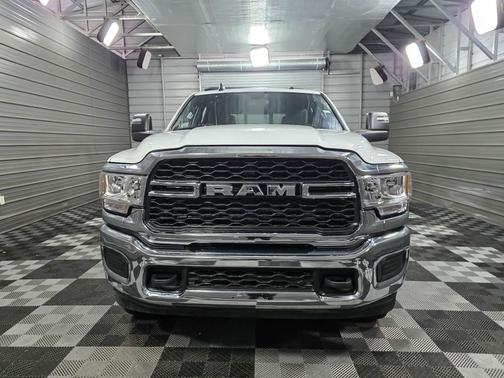 2024 RAM 3500 Tradesman 4WD Crew Cab 6-Pass 8FT Bed 6.4L Hemi V8 Pickup Truck w/Roof Racks/Chrome Appearance Group