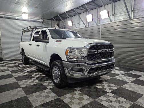 2024 RAM 3500 Tradesman 4WD Crew Cab 6-Pass 8FT Bed 6.4L Hemi V8 Pickup Truck w/Roof Racks/Chrome Appearance Group