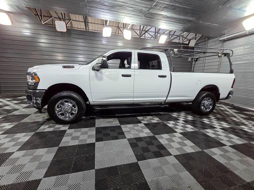 2024 RAM 3500 Tradesman 4WD Crew Cab 6-Pass 8FT Bed 6.4L Hemi V8 Pickup Truck w/Roof Racks/Chrome Appearance Group