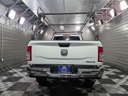 2024 RAM 3500 Tradesman 4WD Crew Cab 6-Pass 8FT Bed 6.4L Hemi V8 Pickup Truck w/Roof Racks/Chrome Appearance Group