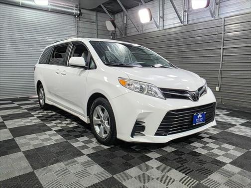 2020 Toyota Sienna LE