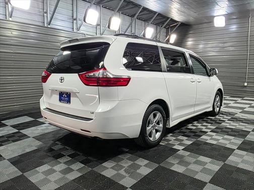 2020 Toyota Sienna LE