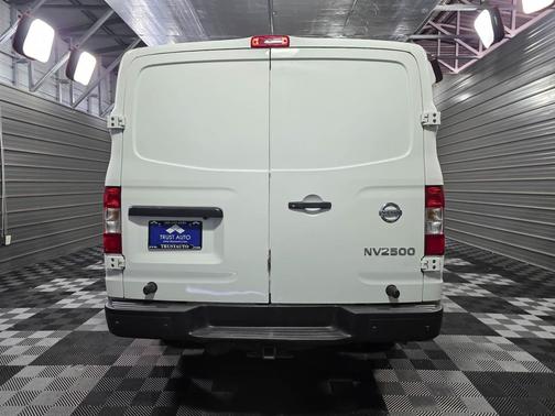 2017 Nissan NV Cargo NV2500 HD SV V8