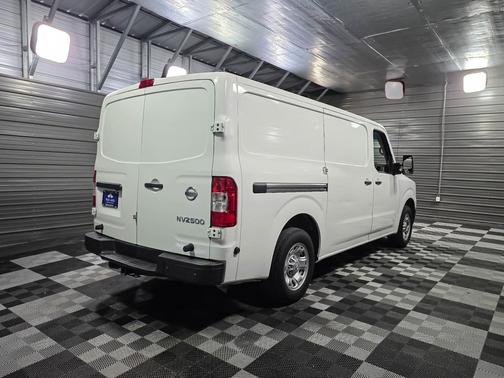 2017 Nissan NV Cargo NV2500 HD SV V8