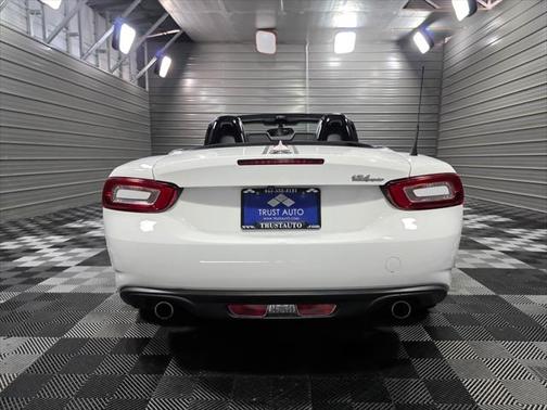 2019 FIAT 124 Spider Base