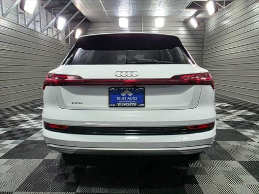 2019 Audi e-tron Prestige