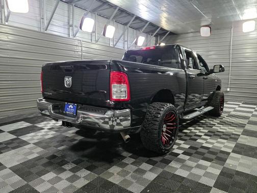 Black Clearcoat 2022 RAM 2500 Big Horn Crew Cab 6-Pass 6.4L V8 Hemi Pickup Truck