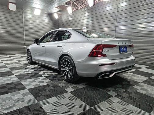 2022 Volvo S60 T5 Momentum
