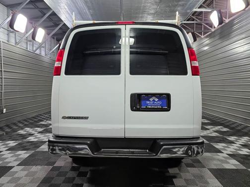 2021 Chevrolet Express 2500 135'' WB Low Roof 6.6L V8 Minivan/Van w/Roof Rack/Shelving Storage System