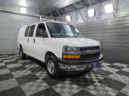 2021 Chevrolet Express 2500 135'' WB Low Roof 6.6L V8 Minivan/Van w/Roof Rack/Shelving Storage System