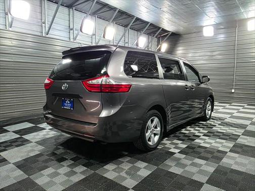 2019 Toyota Sienna SE