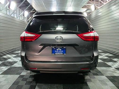 2019 Toyota Sienna SE