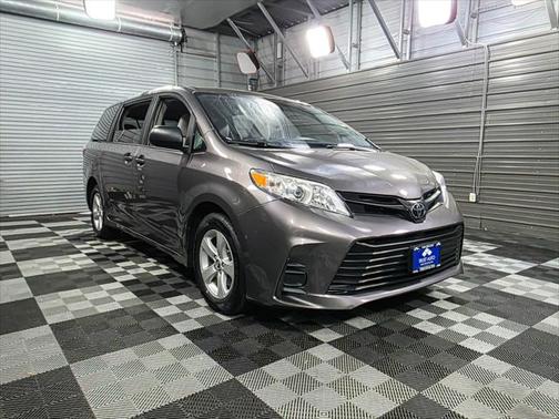 2019 Toyota Sienna SE