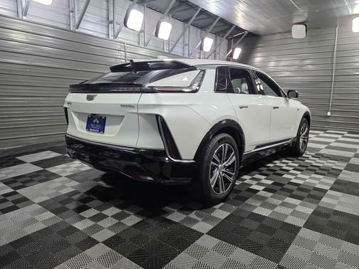 2024 Cadillac LYRIQ V