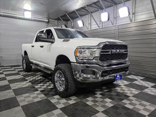 2024 RAM 2500 Tradesman 4WD Crew Cab 6-Pass Pickup Truck