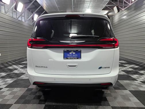 2025 Chrysler Pacifica L