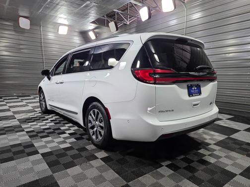 2025 Chrysler Pacifica L
