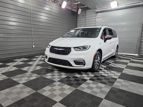 2025 Chrysler Pacifica L