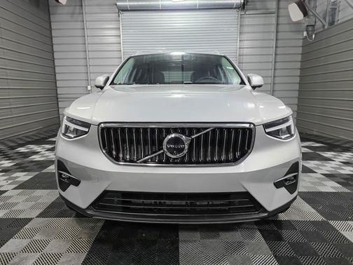 2023 Volvo XC40 Ultimate Bright Theme