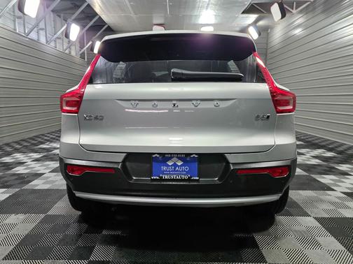 2023 Volvo XC40 Ultimate Bright Theme