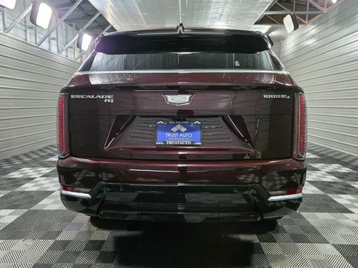 2025 Cadillac Escalade IQ Luxury 2