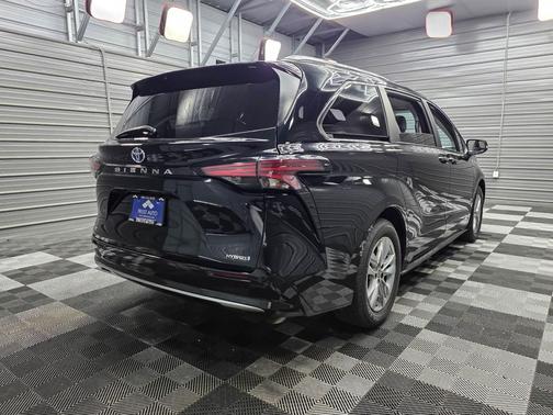 Midnight Black Metallic 2021 Toyota Sienna Limited 7-Passenger