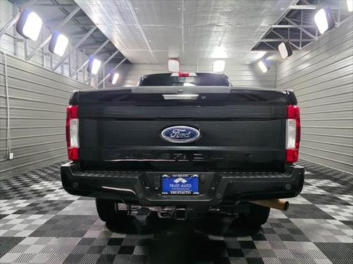 2019 Ford F-250 LARIAT 4WD Crew Cab 6.2L EFI V8 Pickup Truck w/Sport Pkg