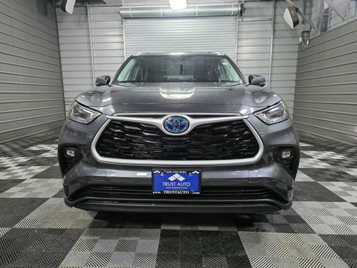 Magnetic Gray Metallic 2023 Toyota Highlander Hybrid XLE