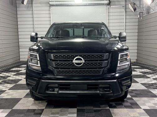 2023 Nissan Titan SV