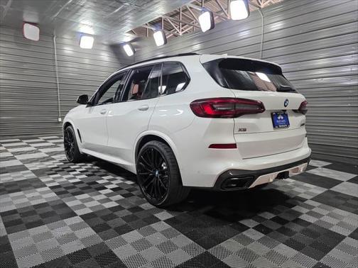 2021 BMW X5 M50i