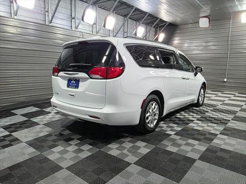 2020 Chrysler Voyager SE