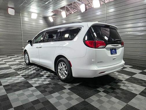 2020 Chrysler Voyager SE